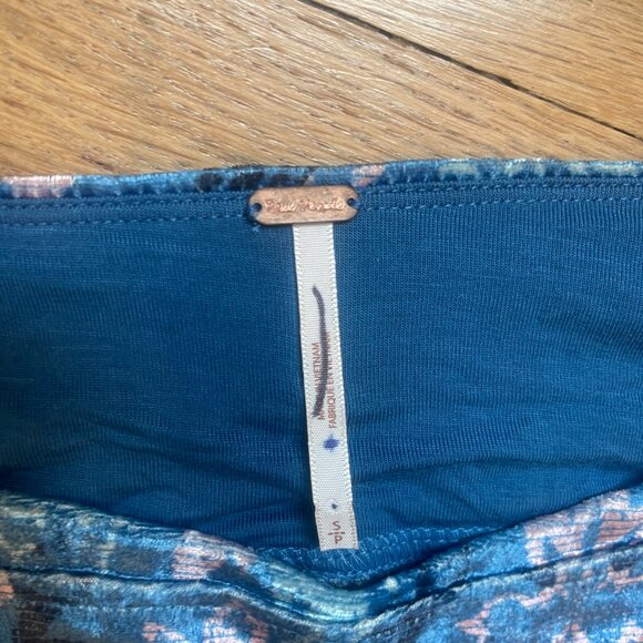 024 Free People Hold Me Closer Bell Bottom Pants NWOT Size Small - Picture 7 of 7